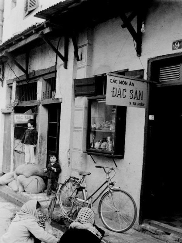 ha noi nhung nam dau 80 qua goc nhin dai su anh john ramsden