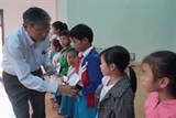 east meets west ho tro xay dung nha tinh thuong cho gia dinh hoc sinh ngheo quang nam
