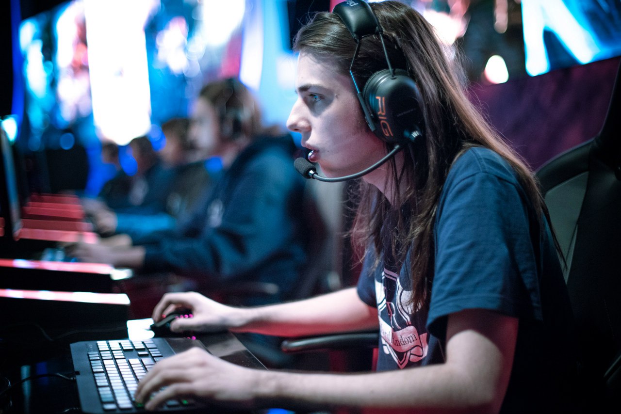 lmht trong 2 trieu nguoi choi xuat hien 1 gamer du doan dung tat ca cac tran dau tai cktg tu vong bang den tu ket
