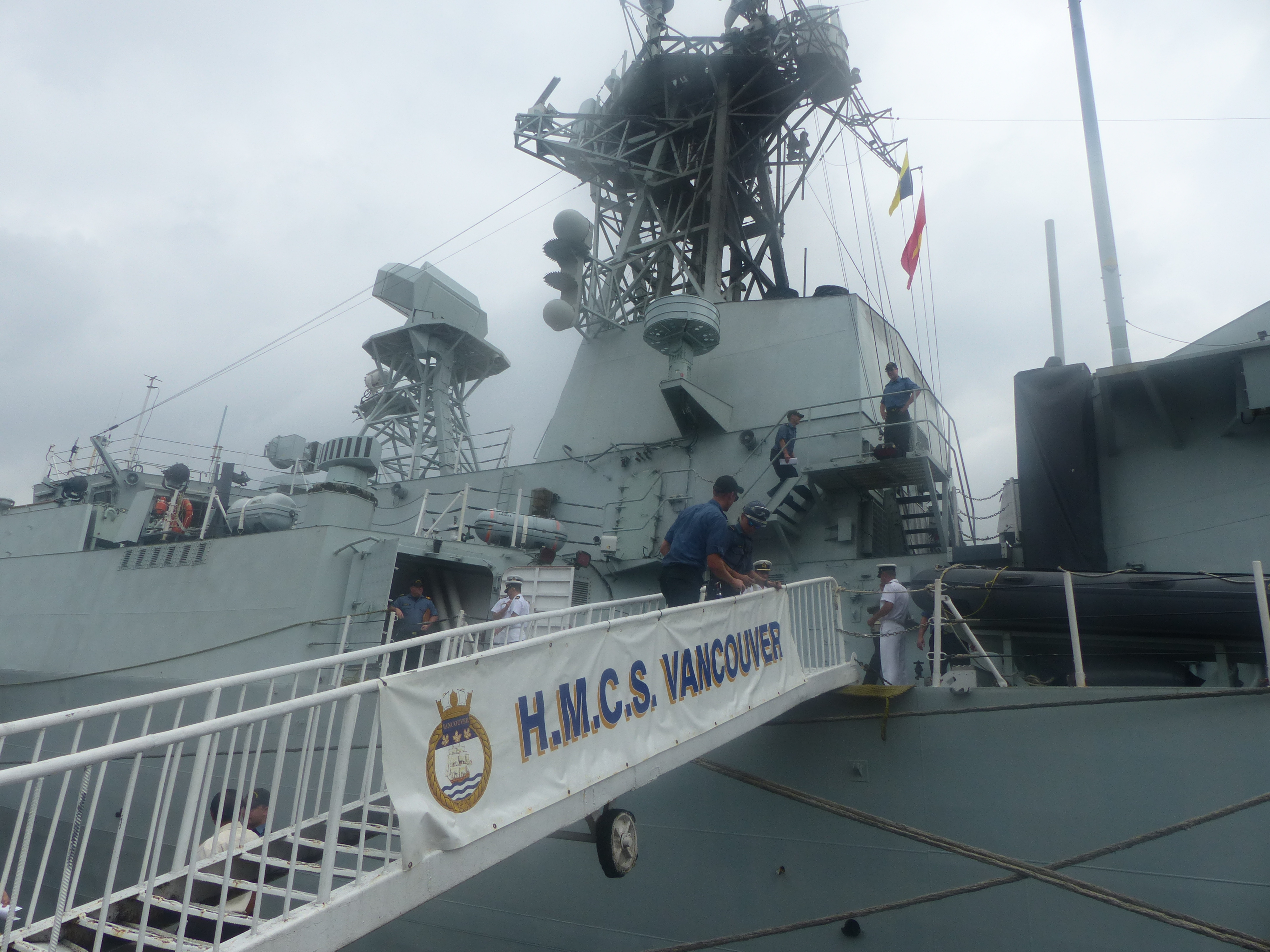 tau chien ham doi thai binh duong cua canada tham thanh pho ho chi minh