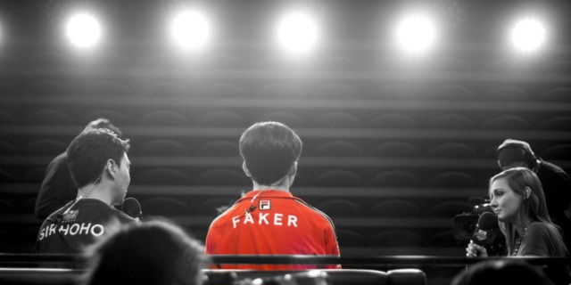 lien minh huyen thoai faker oi leo len top 11 thach dau la du roi tha cho may chu bac my di anh