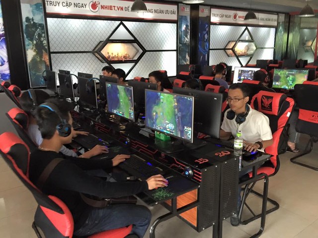 nhoi long cau chuyen chong 32 tuoi nghien choi de che lien minh huyen thoai den tien dien cung cho vo dong cho