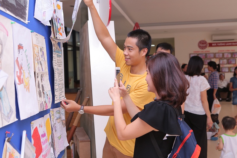 doc dao kho sach noi tai vinschool bookfair 2016