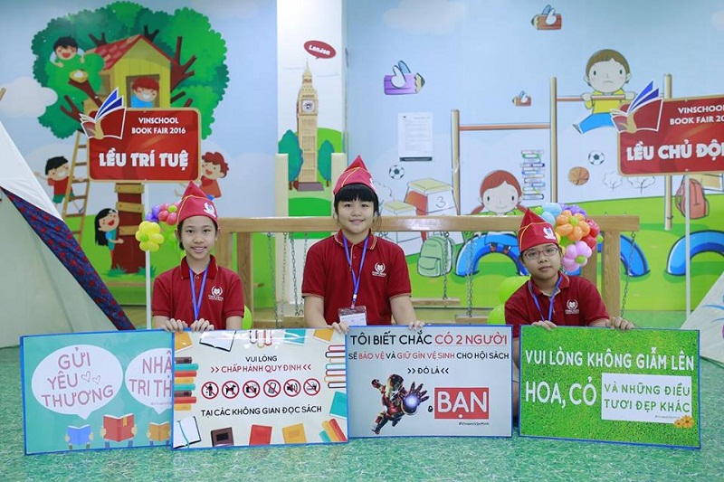 doc dao kho sach noi tai vinschool bookfair 2016