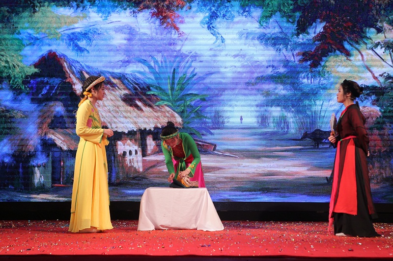 doc dao kho sach noi tai vinschool bookfair 2016