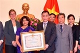viet nam trao huan chuong huu nghi tang ba pratibha mehta dieu phoi vien thuong tru lien hop quoc
