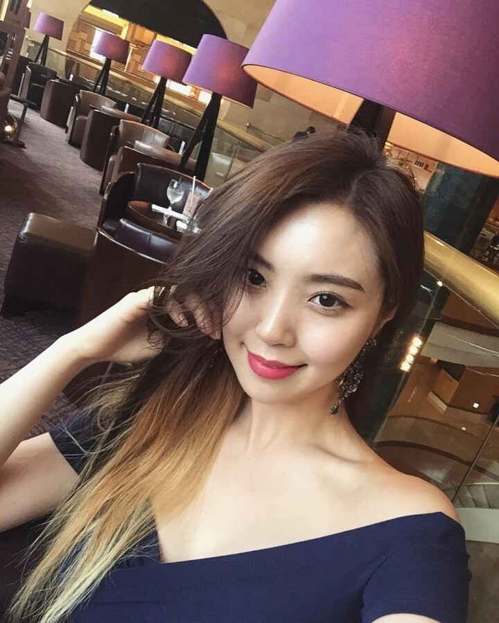 bong mat voi than hinh cua tan hoa hau hoan vu han quoc