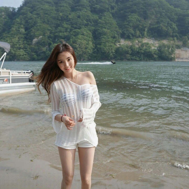 bong mat voi than hinh cua tan hoa hau hoan vu han quoc