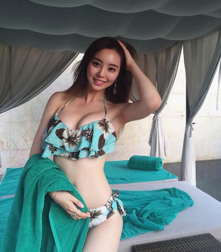 bong mat voi than hinh cua tan hoa hau hoan vu han quoc