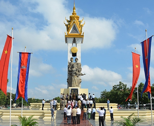 campuchia khanh thanh dai tuong niem quan tinh nguyen viet nam tai thu do phnom penh