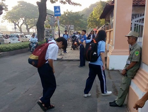 tphcm xuc dong canh hoc sinh chuyen le hong phong cui chao bao ve