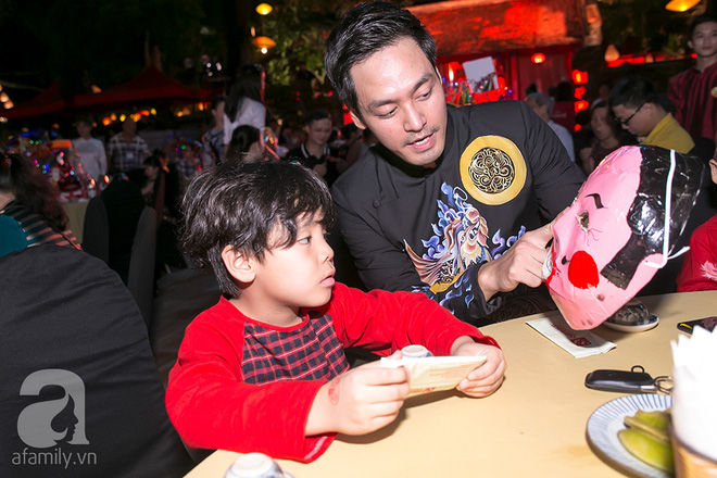 3 nhoc ty nha mc phan anh lon phong phao khi dien ao dai do