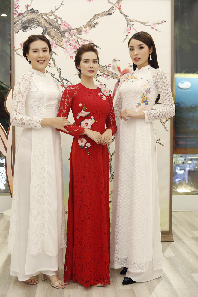 hoa hau ky duyen dep nen na voi ao dai trang tinh khoi