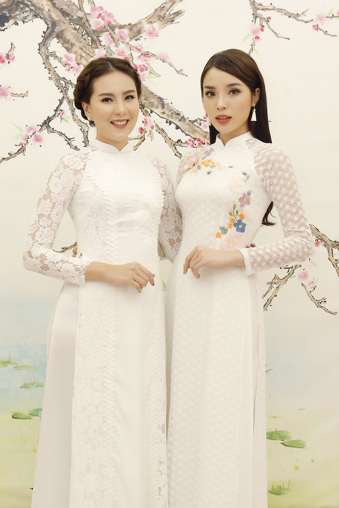 hoa hau ky duyen dep nen na voi ao dai trang tinh khoi
