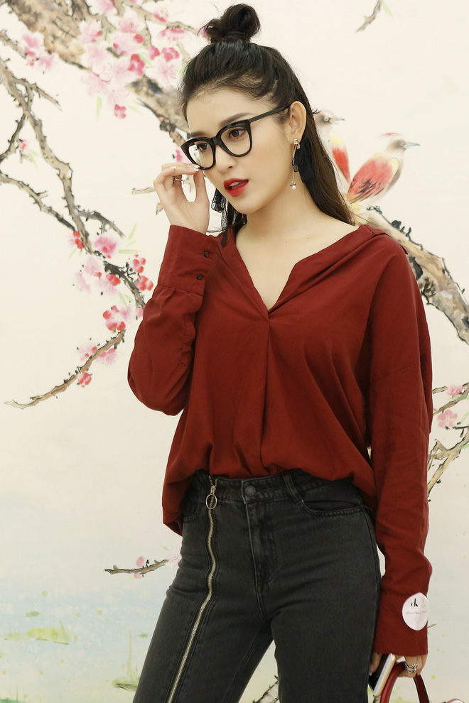hoa hau ky duyen dep nen na voi ao dai trang tinh khoi