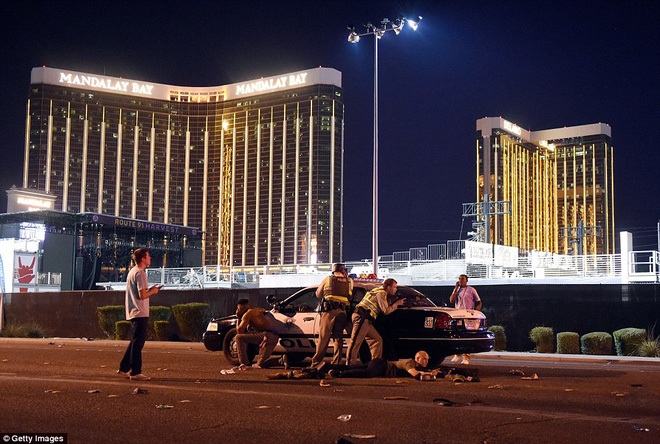 dam dong la het hoang so va giam dap len nhau trong hien truong vu xa sung le hoi am nhac las vegas