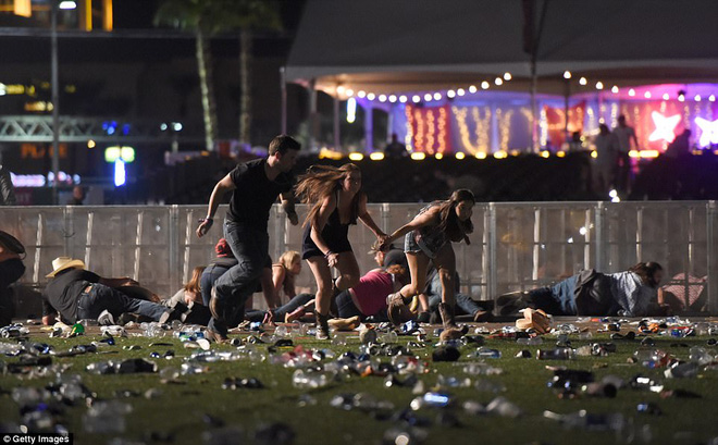 dam dong la het hoang so va giam dap len nhau trong hien truong vu xa sung le hoi am nhac las vegas
