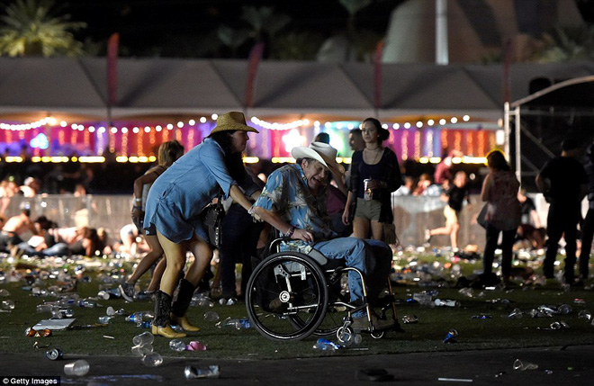 dam dong la het hoang so va giam dap len nhau trong hien truong vu xa sung le hoi am nhac las vegas