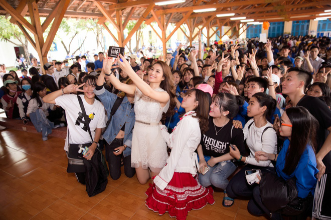 tro lai nha trang sau 2 nam dang quang pham huong duoc rung nguoi ham mo vay kin