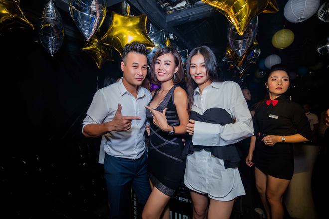 viet anh than mat voi chi gai thanh huong trong bua tiec trung thu cua gia dinh phan thi