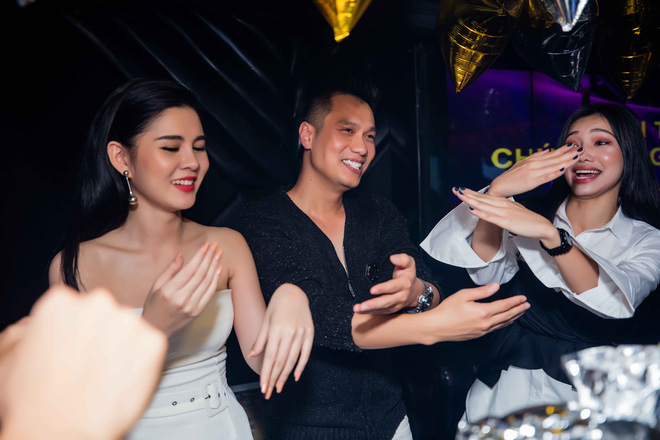 viet anh than mat voi chi gai thanh huong trong bua tiec trung thu cua gia dinh phan thi