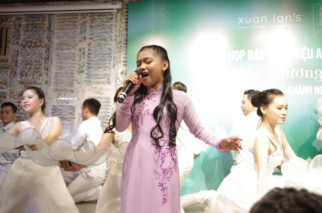 sau lum xum voi chau gai co ut phuong my chi song ca cung con gai nuoi xuan lan