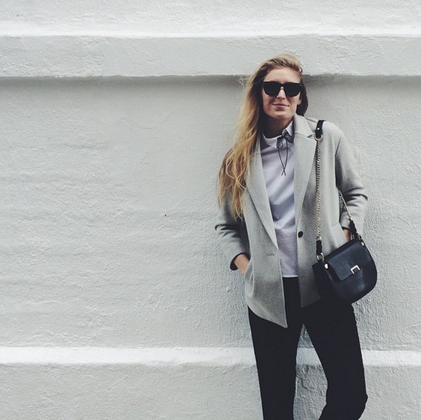 xinh dep thanh cong va tien chang thieu nhung nu giam doc nay di lam chi mac mot kieu do suot 3 nam troi