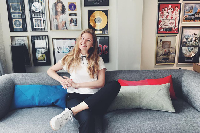 xinh dep thanh cong va tien chang thieu nhung nu giam doc nay di lam chi mac mot kieu do suot 3 nam troi