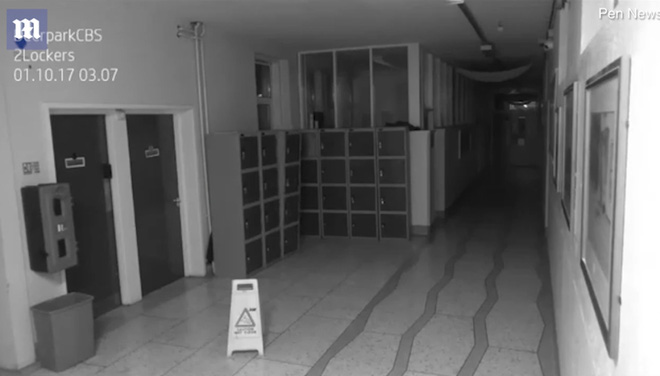 thay do dac xao tron ban giam hieu bat camera giam sat thi phat hien cua tu do rung lac tu mo giua dem