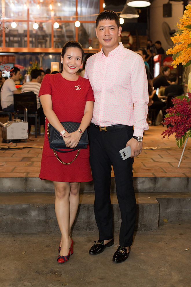 truong ngoc anh khong ngai than thiet ben binh minh truoc mat ba xa anh tho