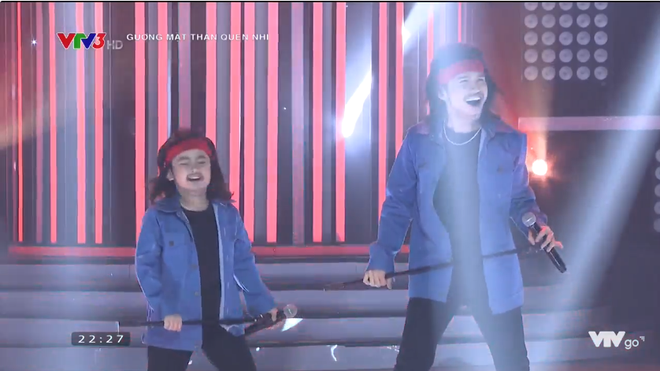 phien ban nhi cua nsnd le thuy hat ao moi ca mau khien hoai linh va hien thuc phat cuong