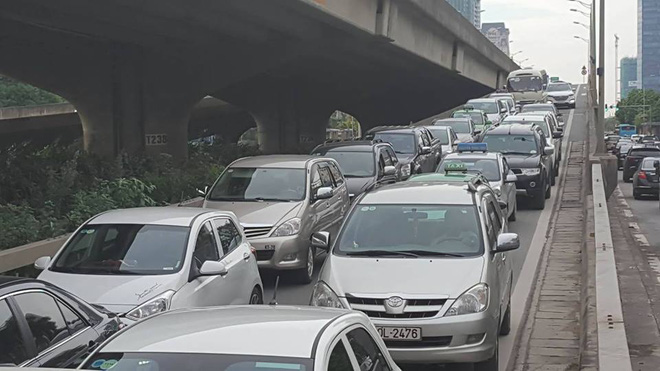 ha noi mot nam thanh nien co bieu hien say ruou chay xe may gay tai nan ca tuyen duong vanh dai 3 un tac