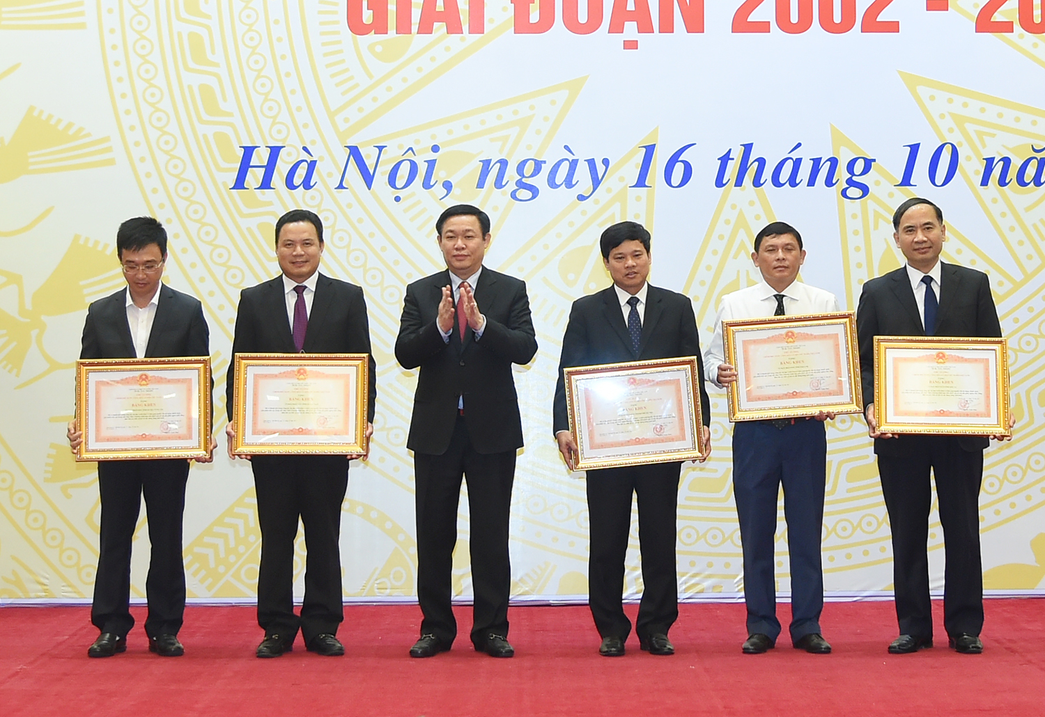 thu tuong nhac cac dia phuong dong gop nhieu hon cho tin dung chinh sach