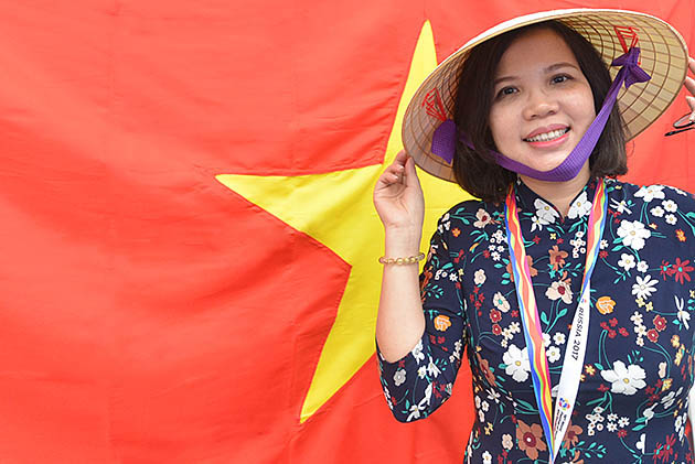 ve dep cac dan toc tai lien hoan thanh nien sinh vien the gioi
