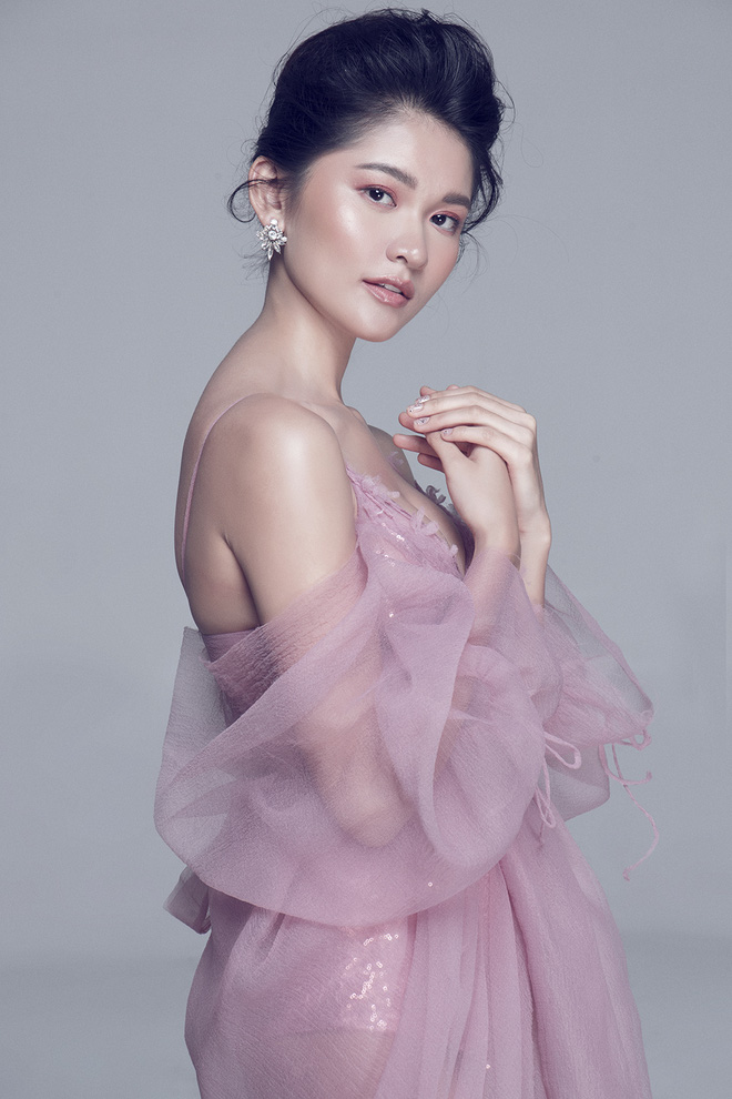 nguyen thi loan thuy dung bay bong nhu cong chua truoc ngay len duong chinh chien quoc te