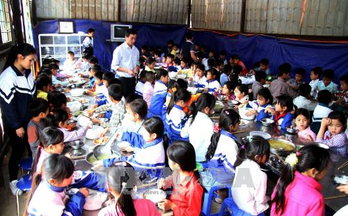 lai chau no luc dua hoc sinh dan toc thieu so den truong