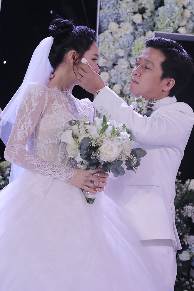 giai ma 3 tin don xon xao ve dam cuoi xa xi cua truong giang nha phuong