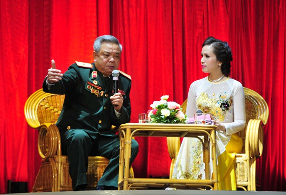 thieu tuong le xuan tau tu lenh binh chung ttg don thuong doc ma mot xe cung tien cong