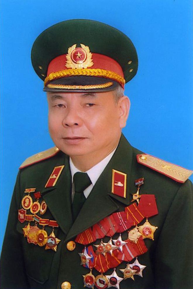 thieu tuong le xuan tau tu lenh binh chung ttg don thuong doc ma mot xe cung tien cong