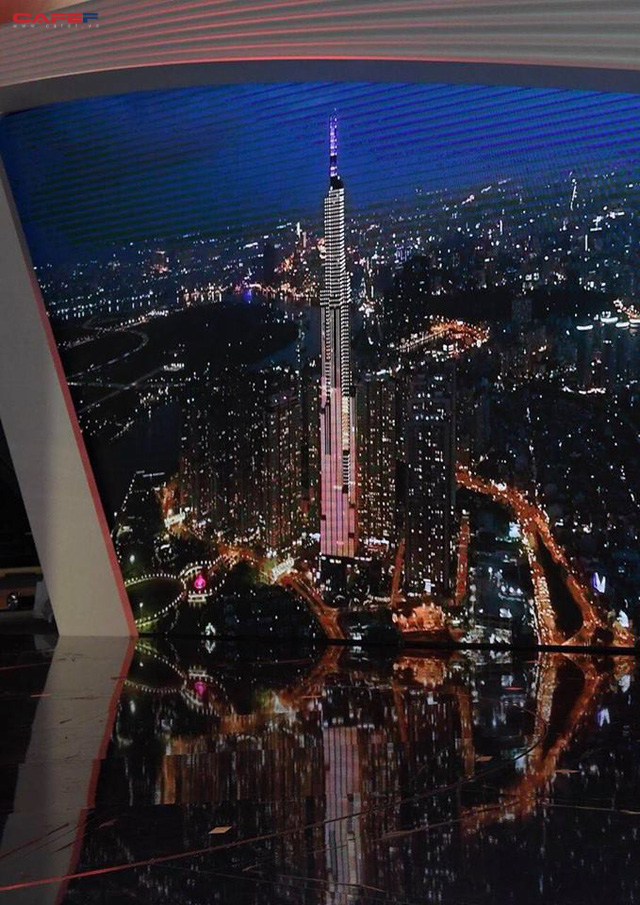 lo dien gian hang va san khau khung cua vinfast truoc them trien lam paris motor show 2018