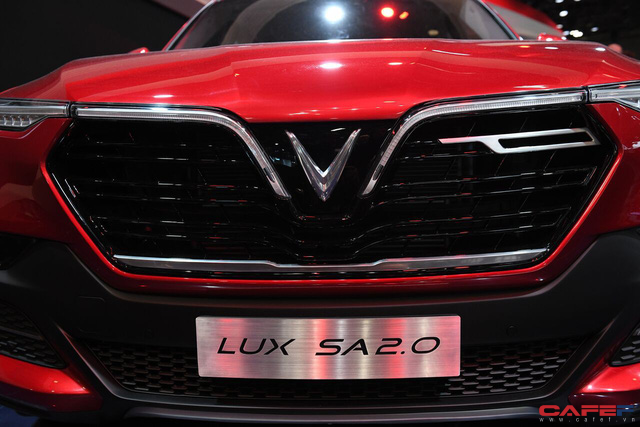 hot can canh chi tiet ngoai noi that cua 2 mau xe vinfast lux a20 vua ra mat hoanh trang tai paris motor show 2018