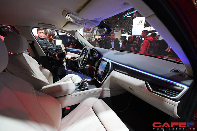 hot can canh chi tiet ngoai noi that cua 2 mau xe vinfast lux a20 vua ra mat hoanh trang tai paris motor show 2018