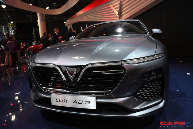 hot can canh chi tiet ngoai noi that cua 2 mau xe vinfast lux a20 vua ra mat hoanh trang tai paris motor show 2018