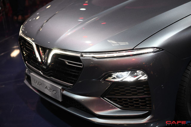 hot can canh chi tiet ngoai noi that cua 2 mau xe vinfast lux a20 vua ra mat hoanh trang tai paris motor show 2018