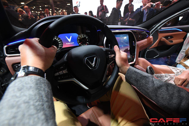 hot can canh chi tiet ngoai noi that cua 2 mau xe vinfast lux a20 vua ra mat hoanh trang tai paris motor show 2018