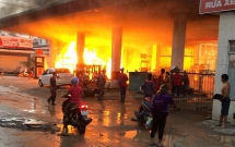 chay tau ngam nga mat 2 anh hung 7 dai ta