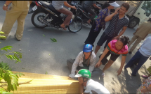 taxi mai linh co vuot duong ngang bi tau se1 dam 5 nguoi thuong vong