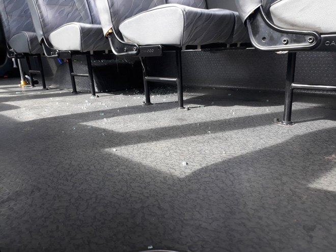 thanh nien xam tro cam ma tau tan cong xe buyt o da nang khien nhieu hanh khach hoang so