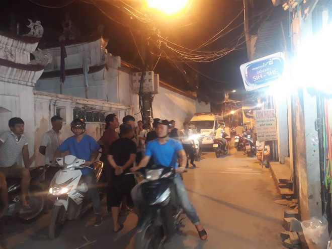 ha noi co gai om mat khoc nuc no khi biet tin ban trai 18 tuoi treo co tu tu trong phong tro