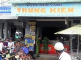 ca mau bat giu nam thanh nien vao tiem vang cuop giat